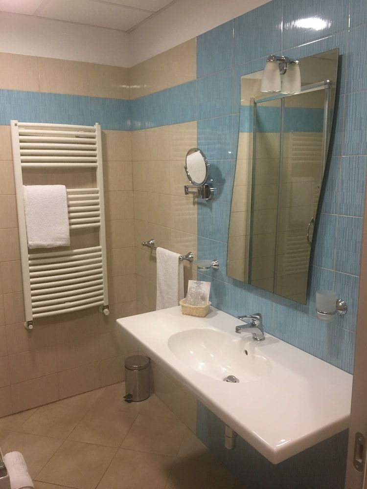 Hotel Niagara Standard Room, 1 Queen Bed, Accessible, Sea View 13