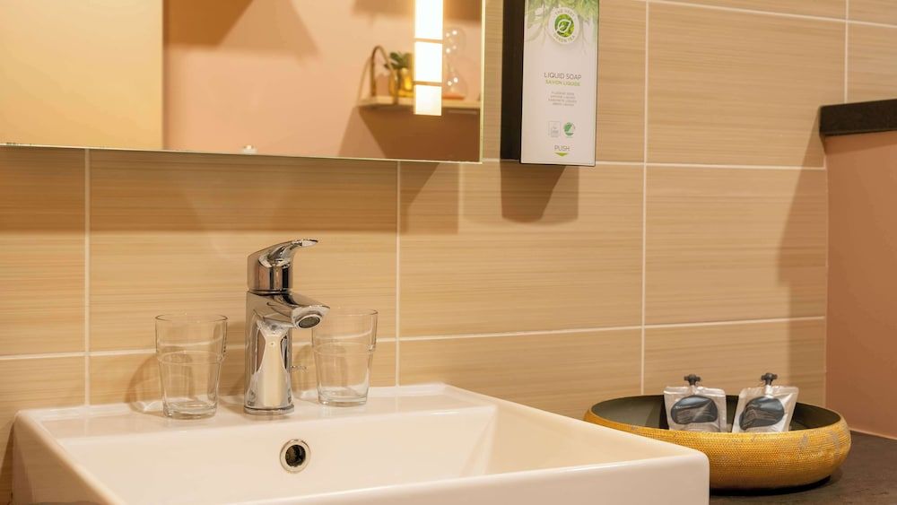 Kyriad Prestige Vannes Centre - Palais Des Arts Superior Room, 1 Double Bed 6