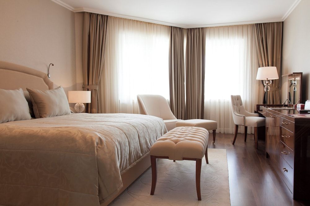 Corner Suite