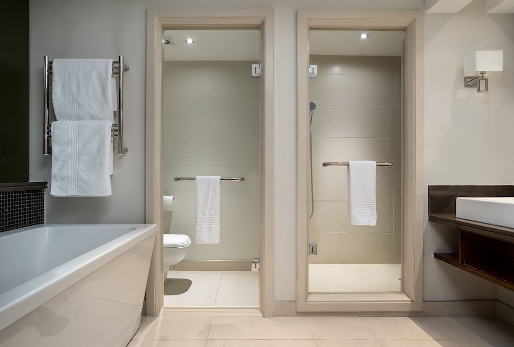 Premier Hotel Midrand Suite, 1 King Bed 4