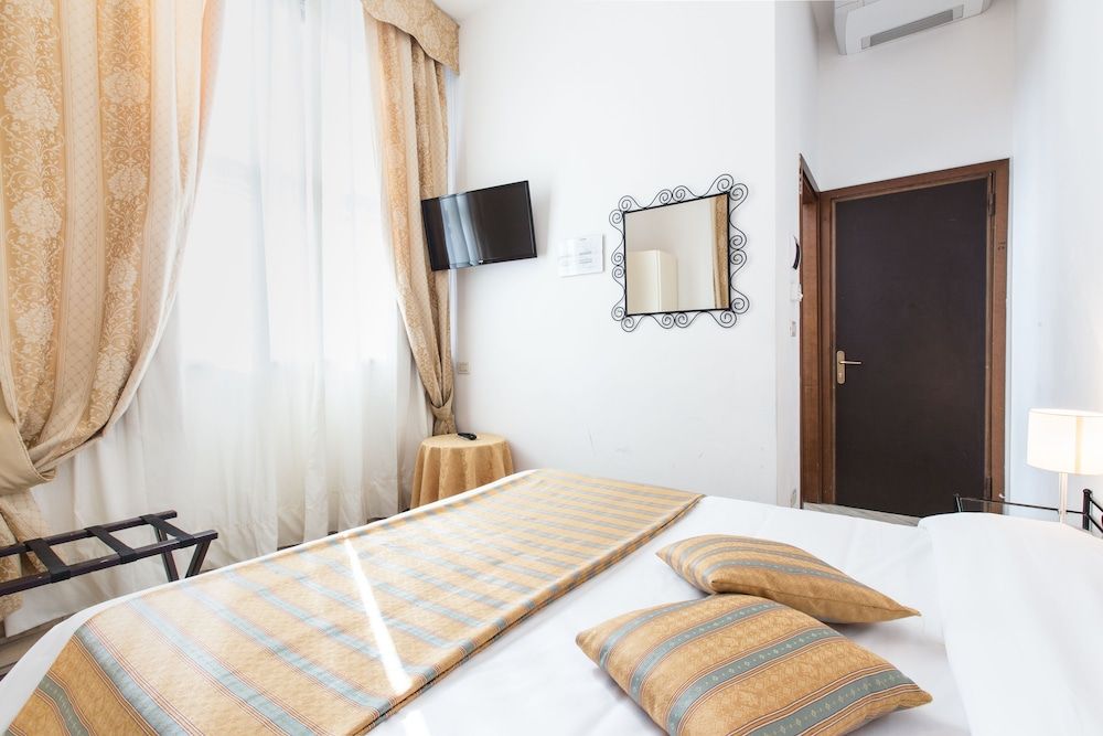 Hotel Agli Artisti Standard Double Room 4