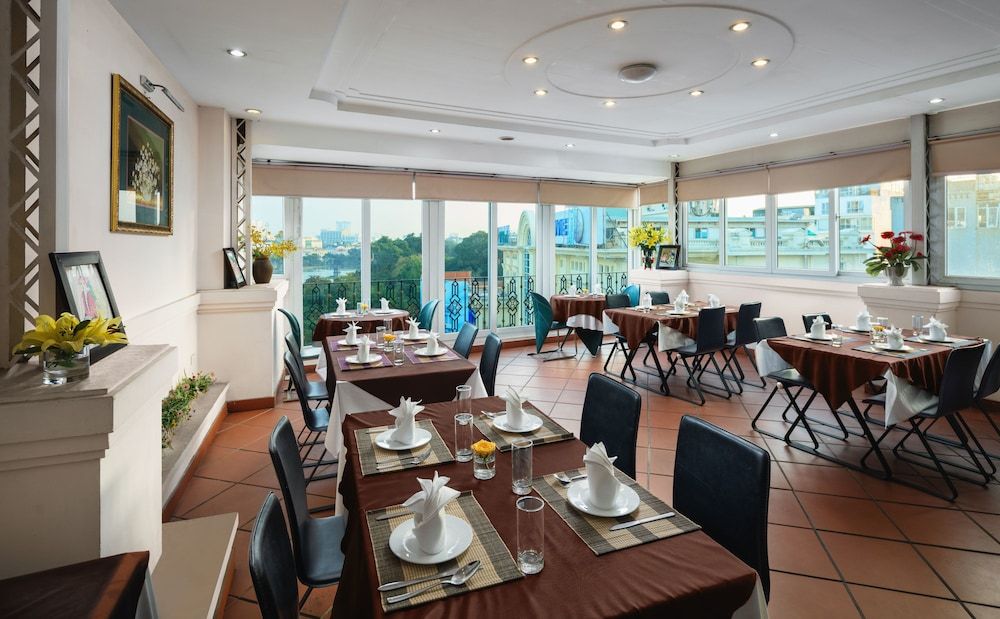 undefined Lakeside Palace Hotel 9