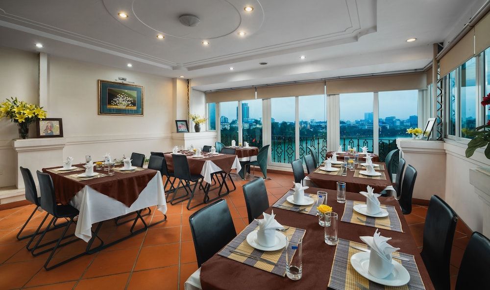 undefined Lakeside Palace Hotel 10