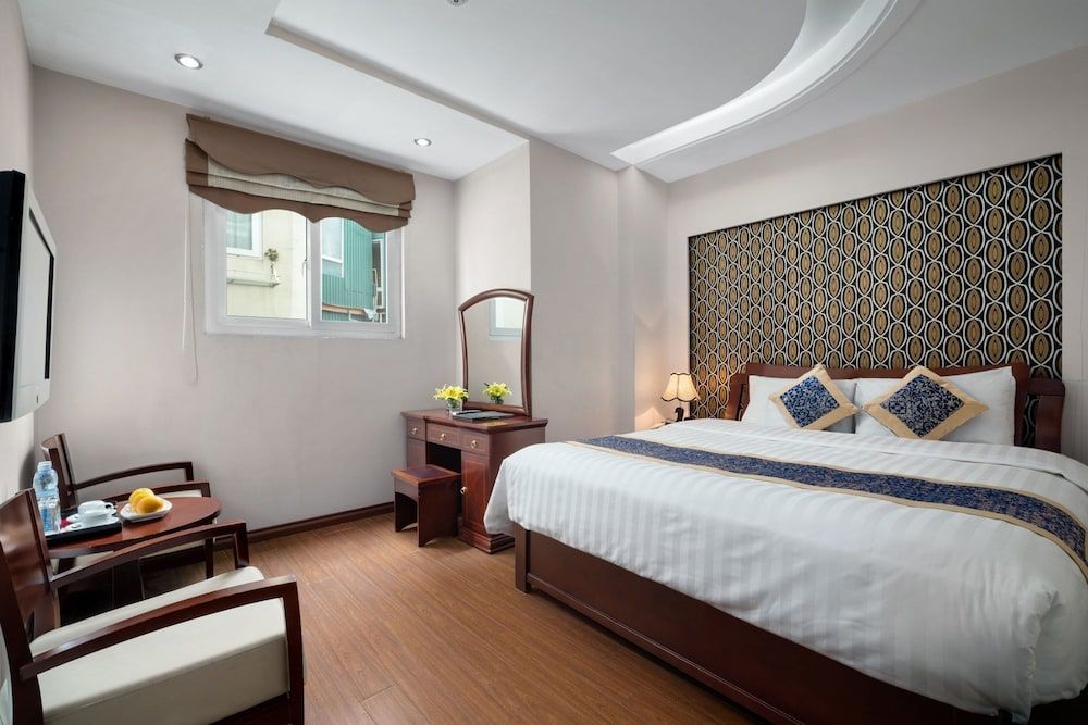 undefined Lakeside Palace Hotel 2