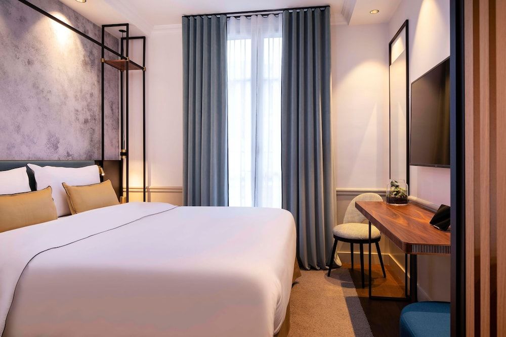 undefined Victoria Palace Hotel Paris
