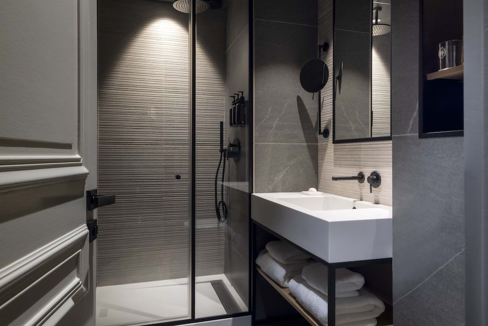 undefined Victoria Palace Hotel Paris 5