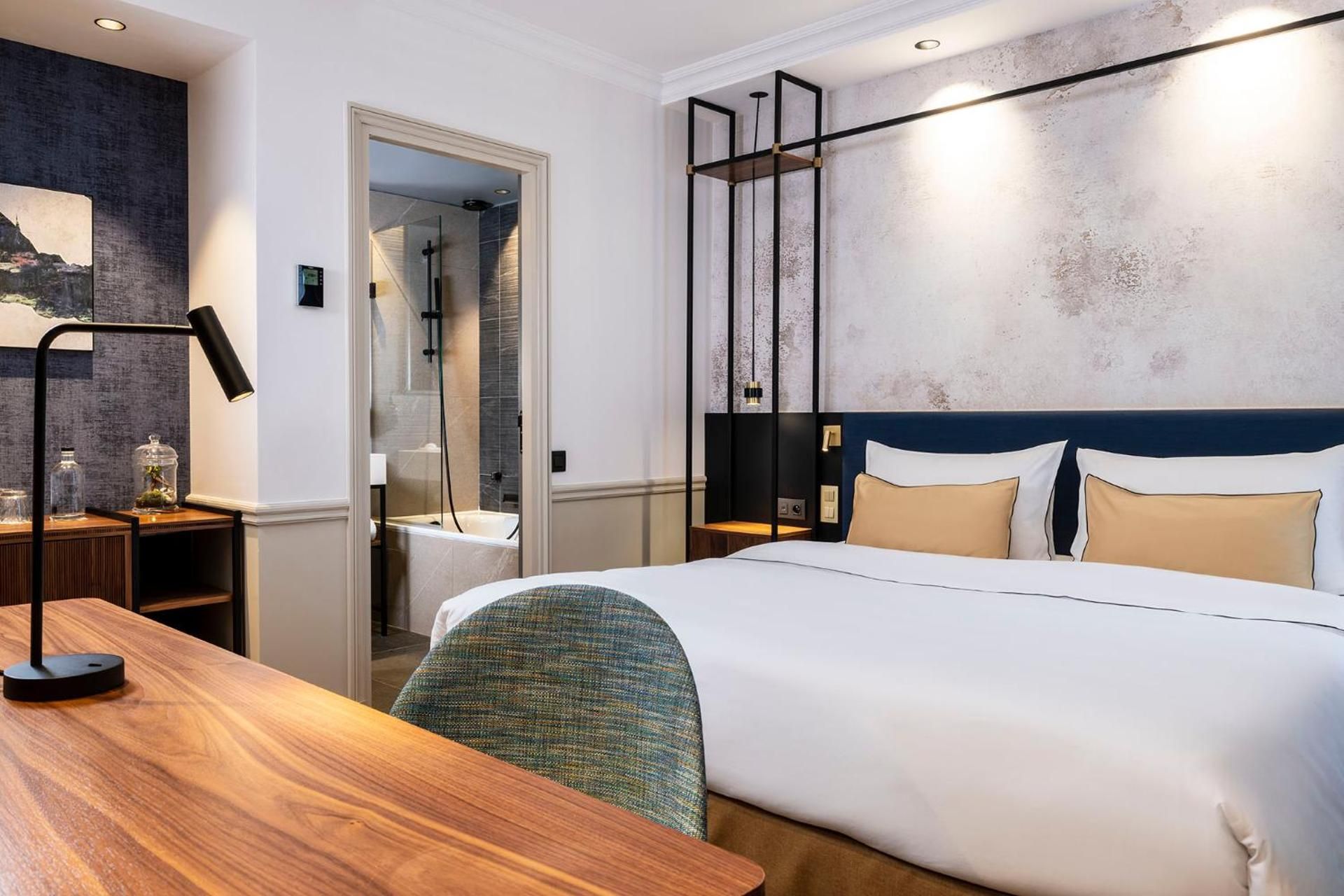 undefined Victoria Palace Hotel Paris 7