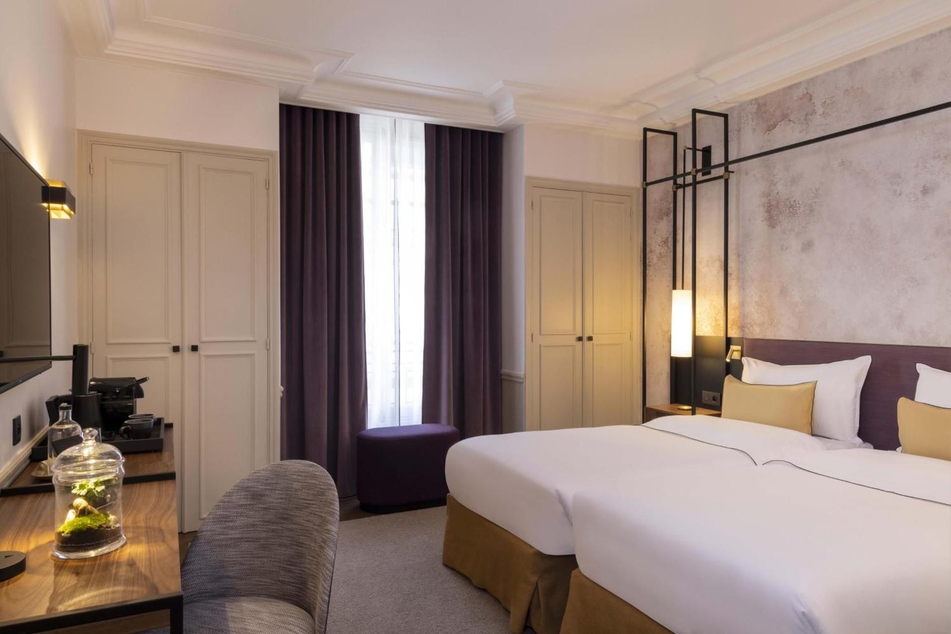 undefined Victoria Palace Hotel Paris 8