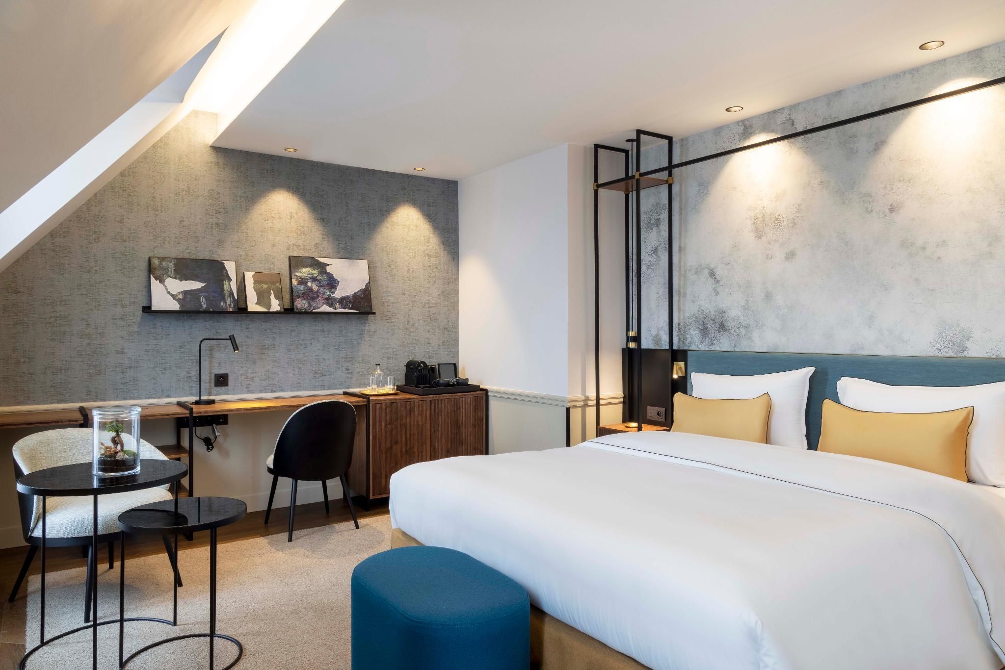 undefined Victoria Palace Hotel Paris 10