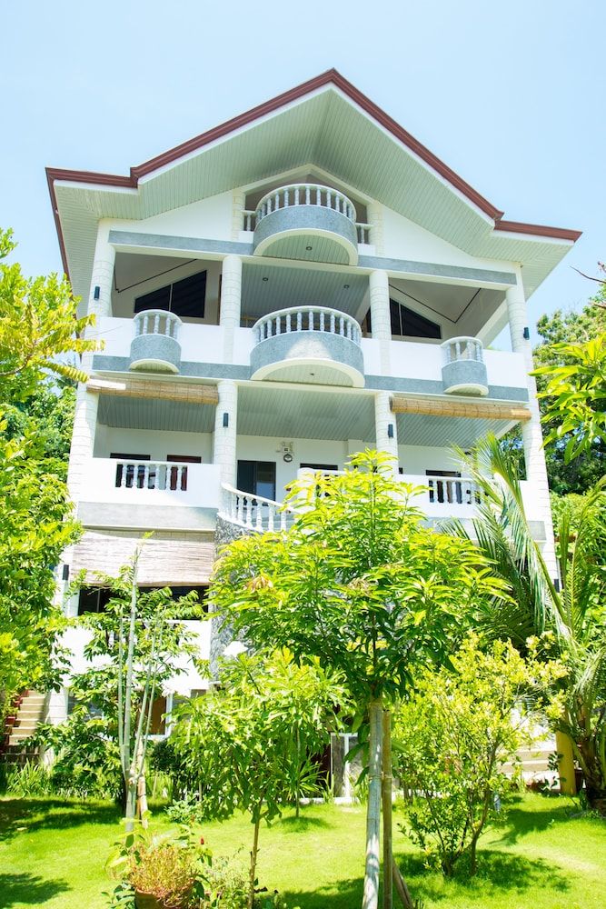 undefined Greenyard Inn 2