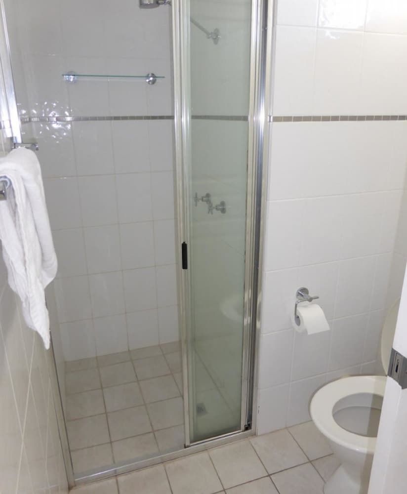 The Shore Apartments Superior 1 Bedroom Oceanfront or Balcony, Ocean View (Wifi 500mbs/day & 1 Car Park) 7