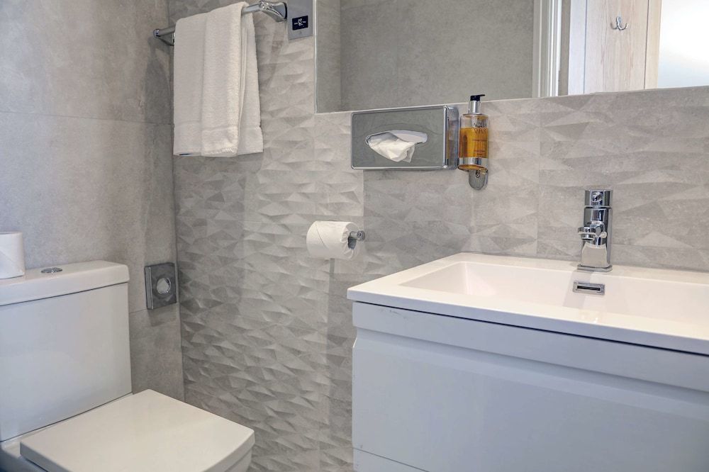 Best Western Buckingham Palace Rd Standard Room, 1 Double Bed, Non Smoking 5