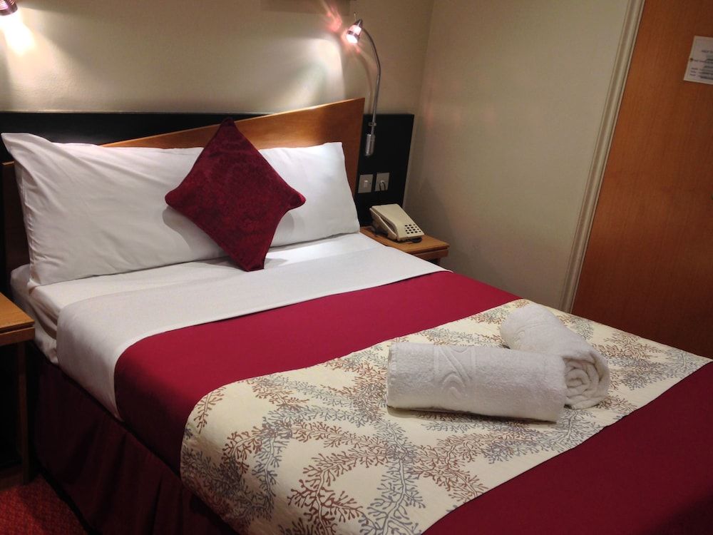 Best Western Buckingham Palace Rd Standard Room, 1 Double Bed, Non Smoking 4