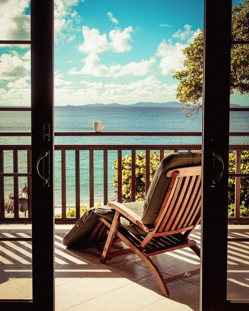 Bequia Beach Hotel Luxury Resort & Spa Suite, 2 Twin Beds, Beach View, Beachfront 3