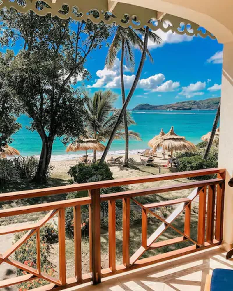 Bequia Beach Hotel Luxury Resort & Spa Suite, 2 Twin Beds, Beach View, Beachfront 2