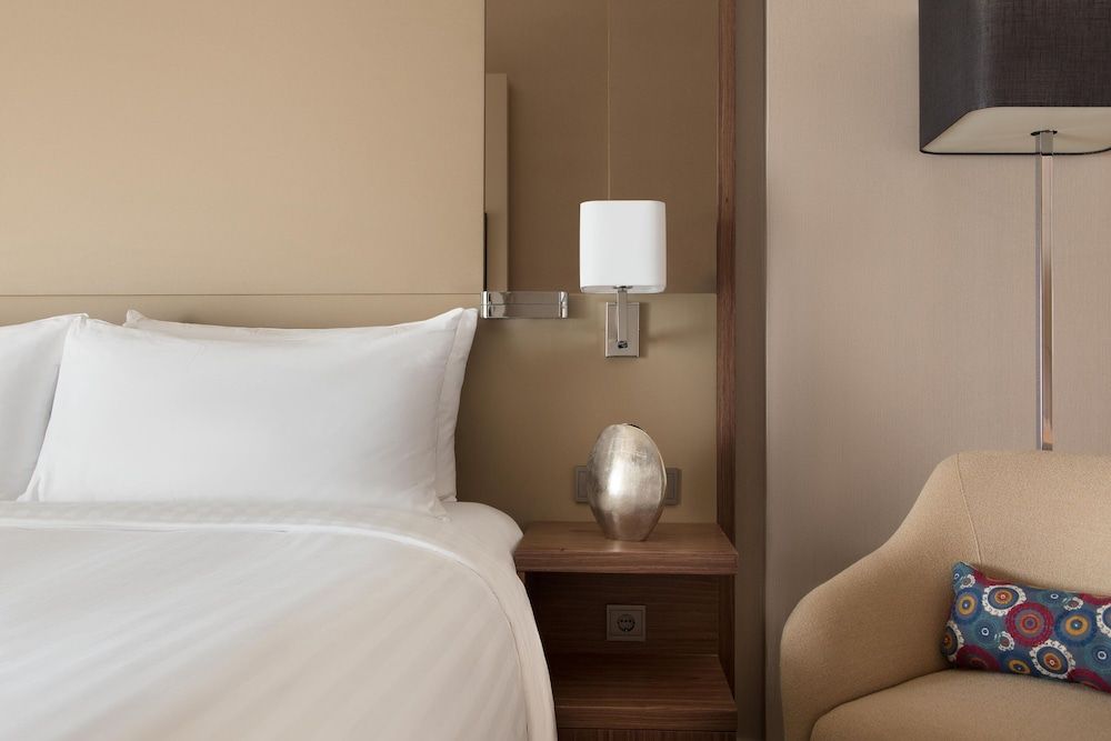 Istanbul Marriott Hotel Sisli Deluxe Room, 1 King Bed, City View 2