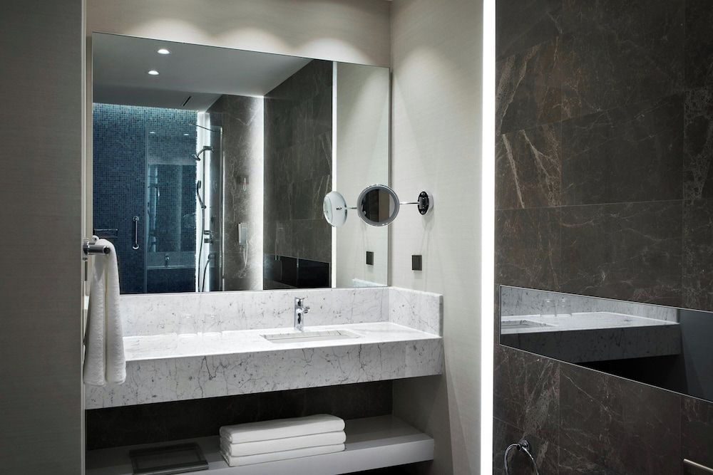 Istanbul Marriott Hotel Sisli Deluxe Room, 1 King Bed, City View 5