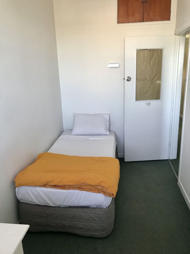 Uenuku Lodge - Hostel Single Room, Shared Bathroom