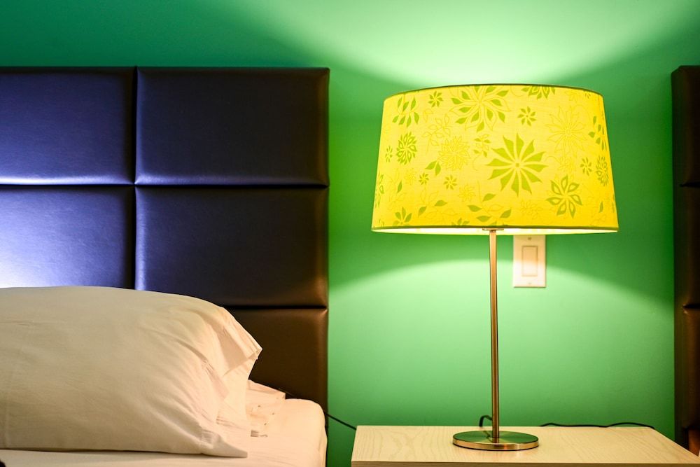 Quint's Travelers Inn Queen Room 5