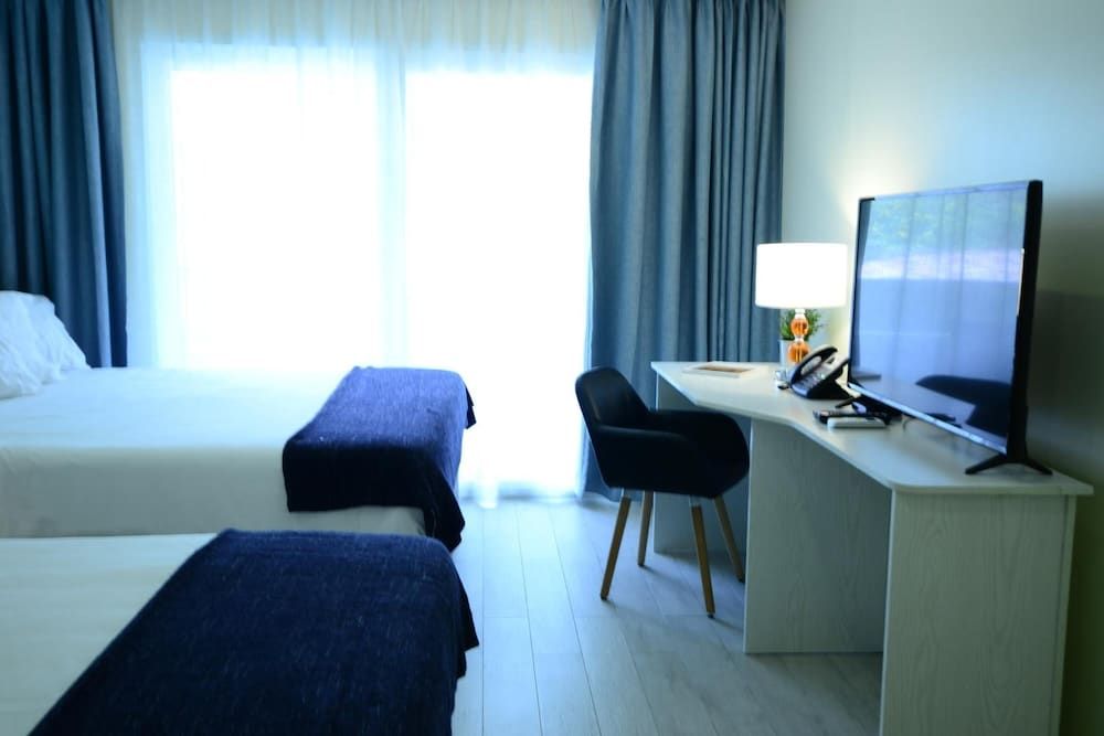 Quint's Travelers Inn Queen Room 2