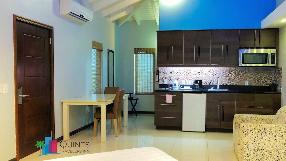 Quint's Travelers Inn