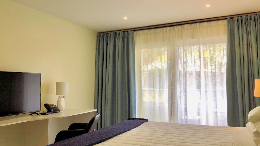 Quint's Travelers Inn King Room 4