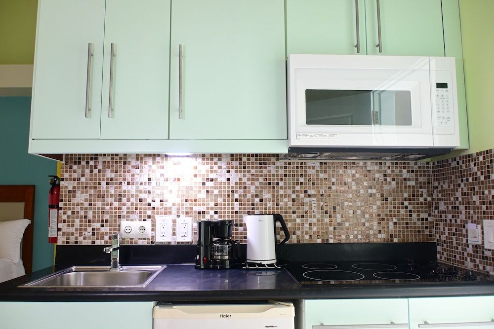 Quint's Travelers Inn Family Studio, Multiple Beds 5