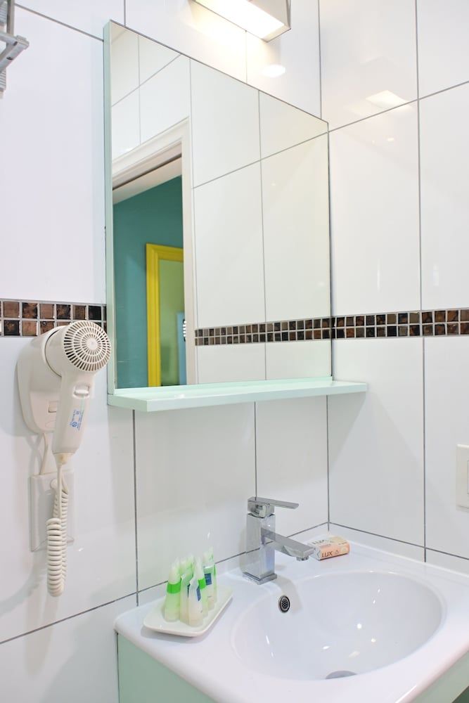 Quint's Travelers Inn Family Studio, Multiple Beds 6