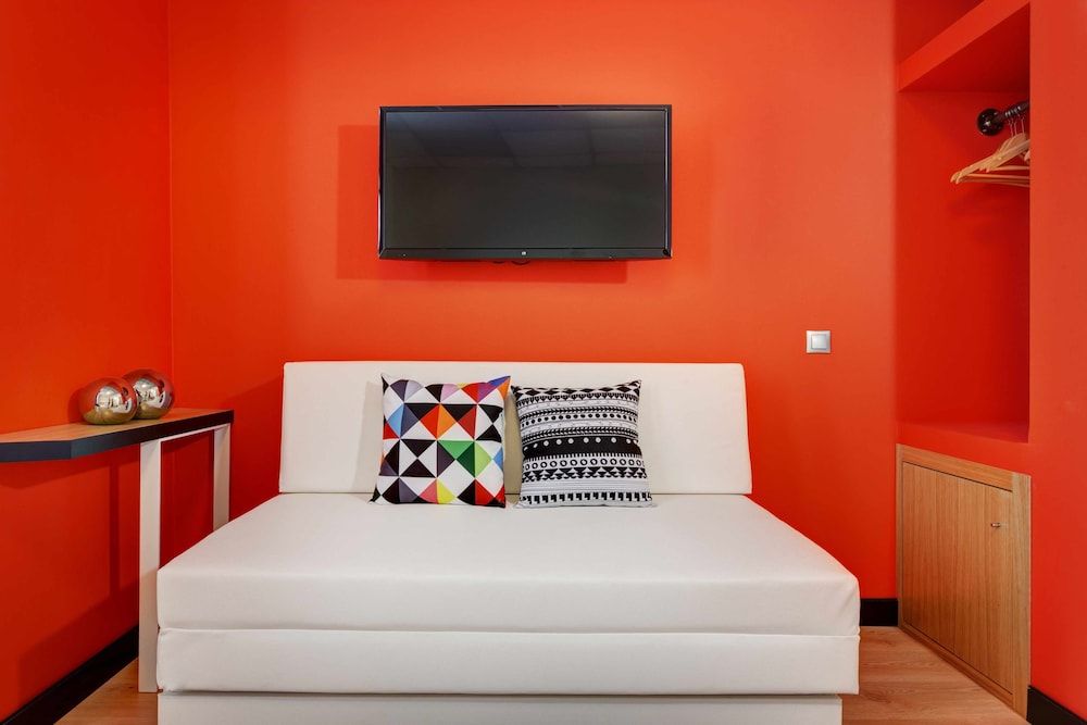 COLORS Central Ladadika Business Room (Economy)