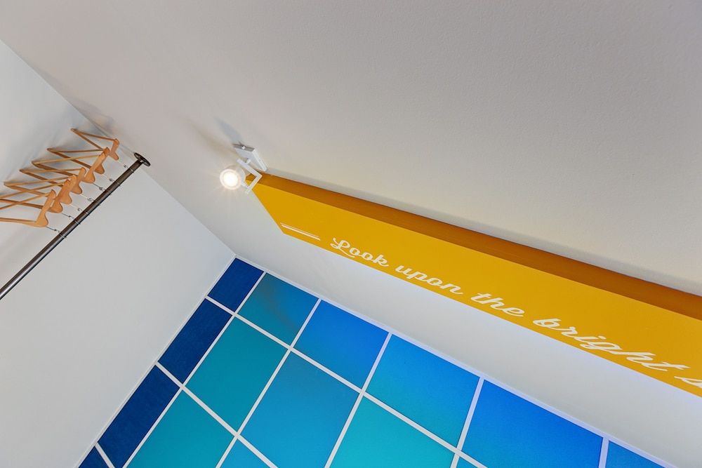 COLORS Central Ladadika Business Room (Economy) 6