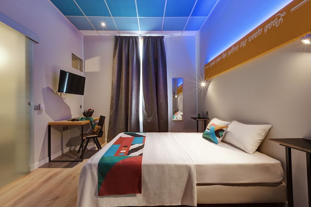 COLORS Central Ladadika Business Room (Economy) 2