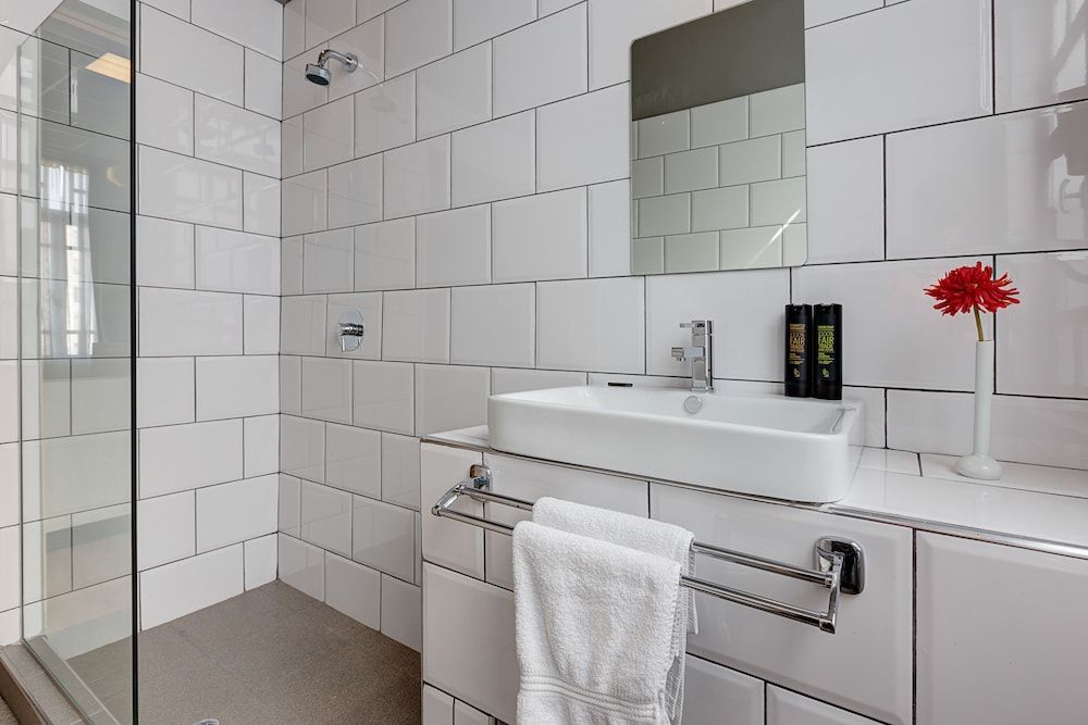 COLORS Central Ladadika Business Room (Economy) 8