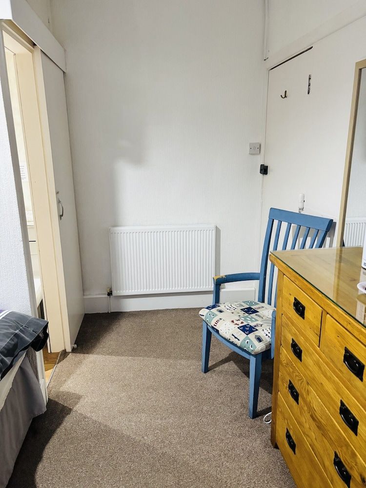 Carnson House Twin Room, Ensuite 6