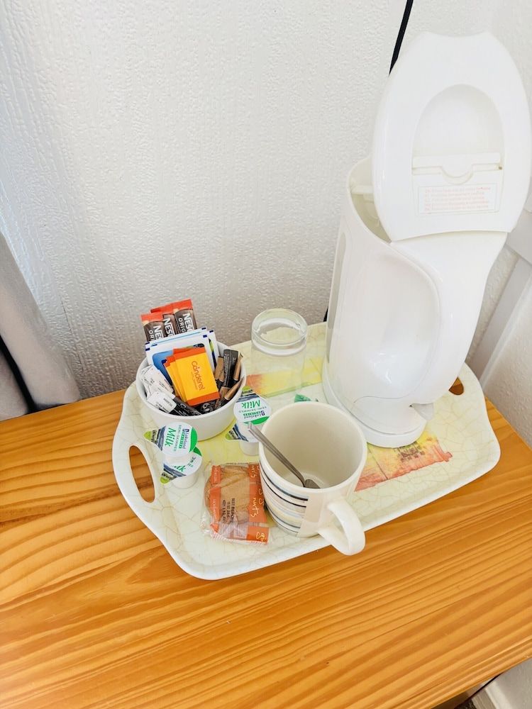 Carnson House Single Room, Ensuite (Room 2) 6