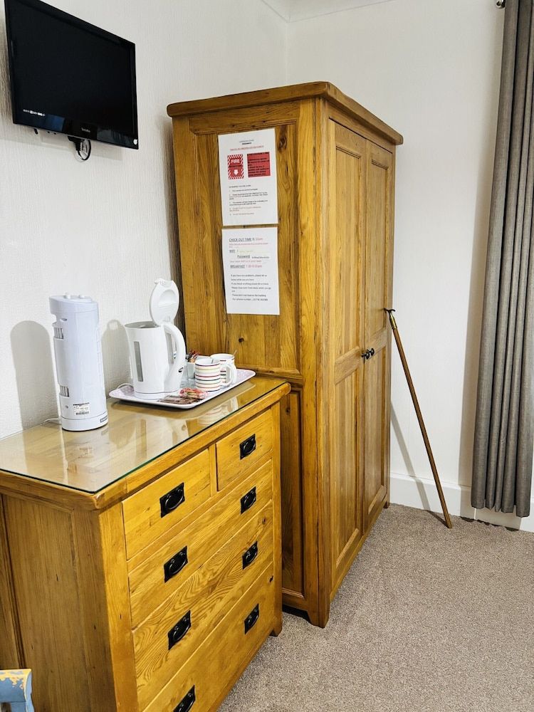 Carnson House Twin Room, Ensuite 8