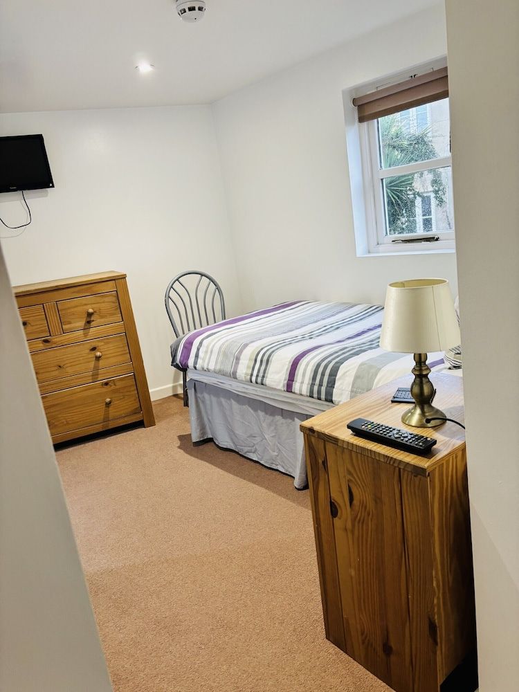 Carnson House Suite, Ensuite (1 - 2 Adults & 1 Child ) 3