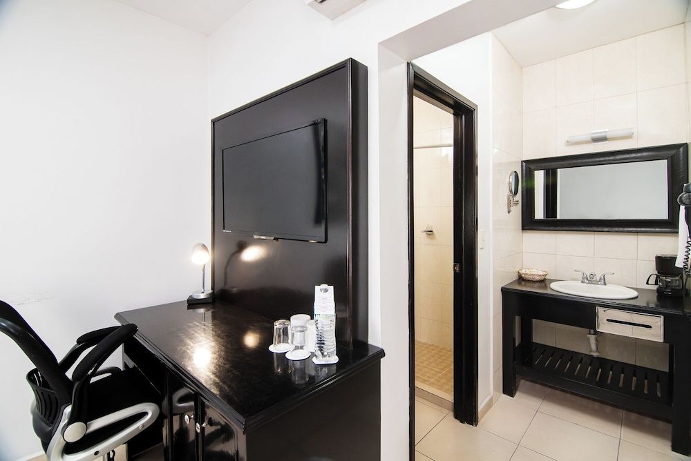 Best Western Plus San Jorge Standard Room, 2 Double Beds, Non Smoking 4