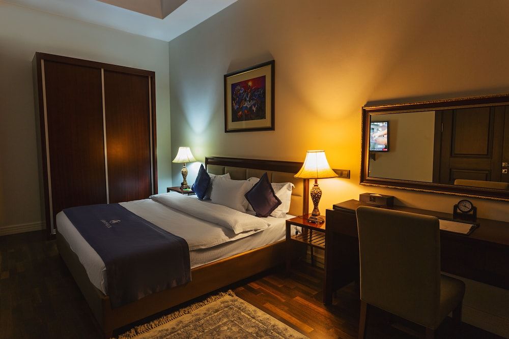 Ambassador Hotel Suite (Attache) 2