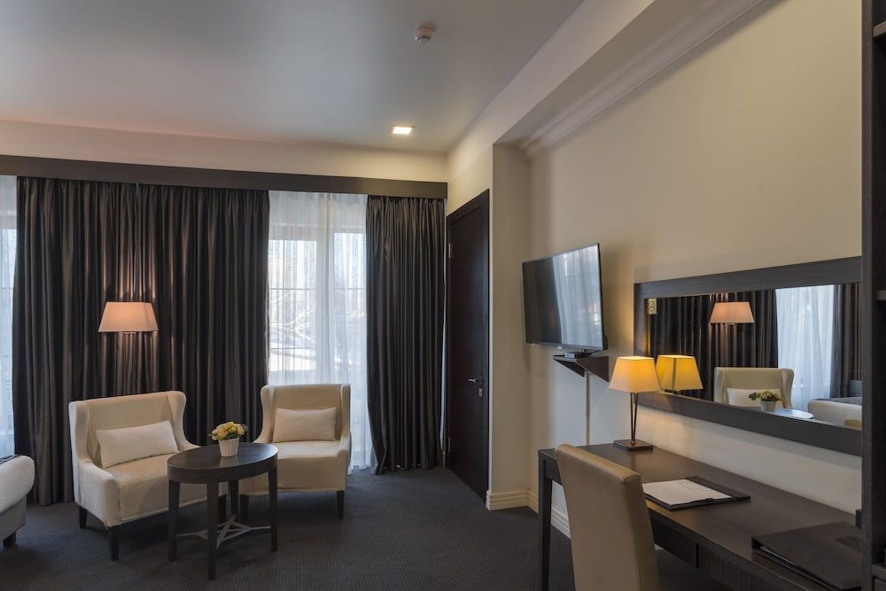 Ambassador Hotel Family Room 20