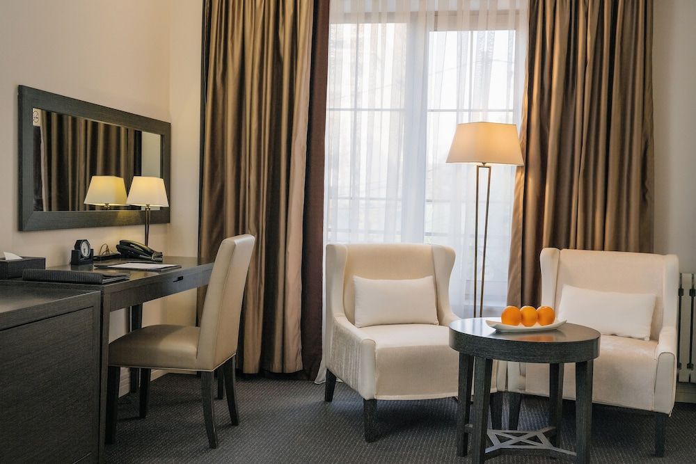 Ambassador Hotel Family Room 18