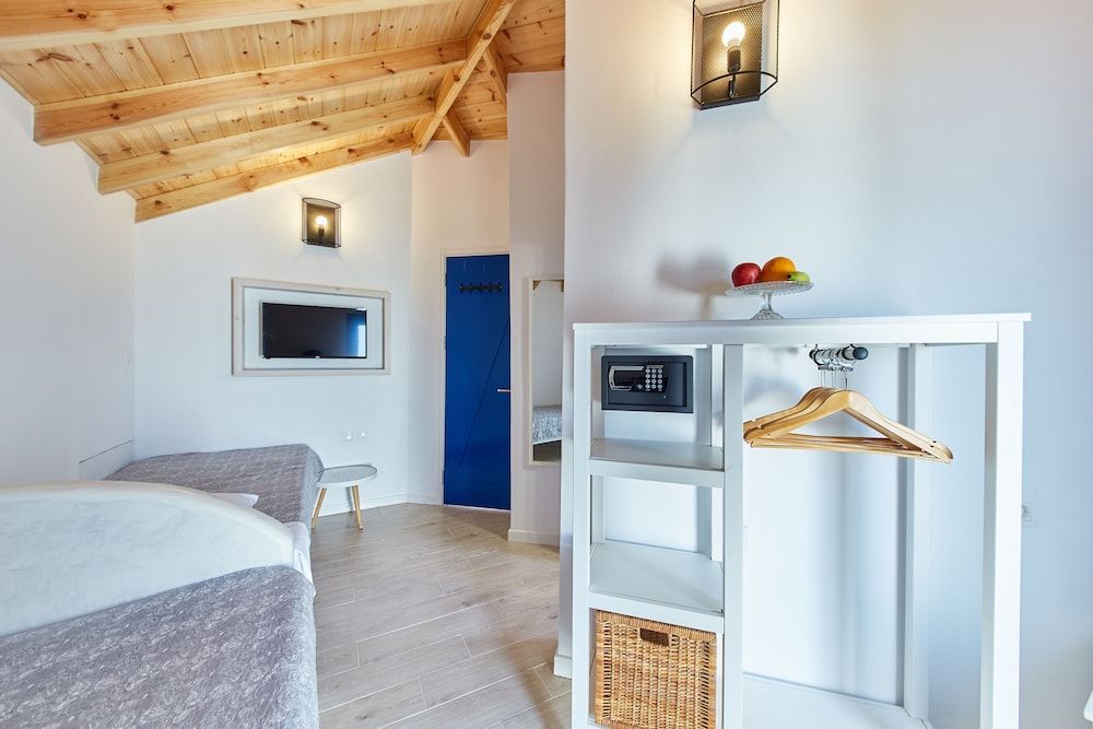 Atheras Junior Twin Room 6