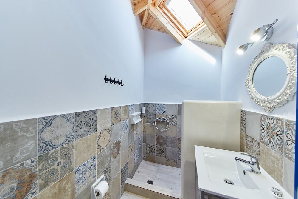 Atheras Junior Twin Room 5