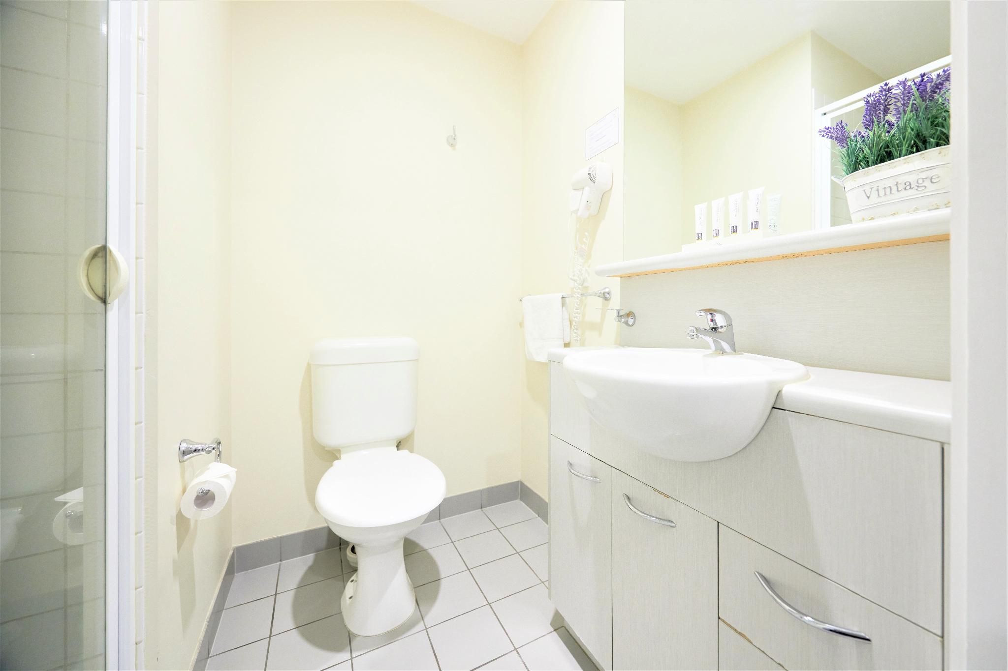 Arrow On Swanston 2 Single Bed Superior Room 2