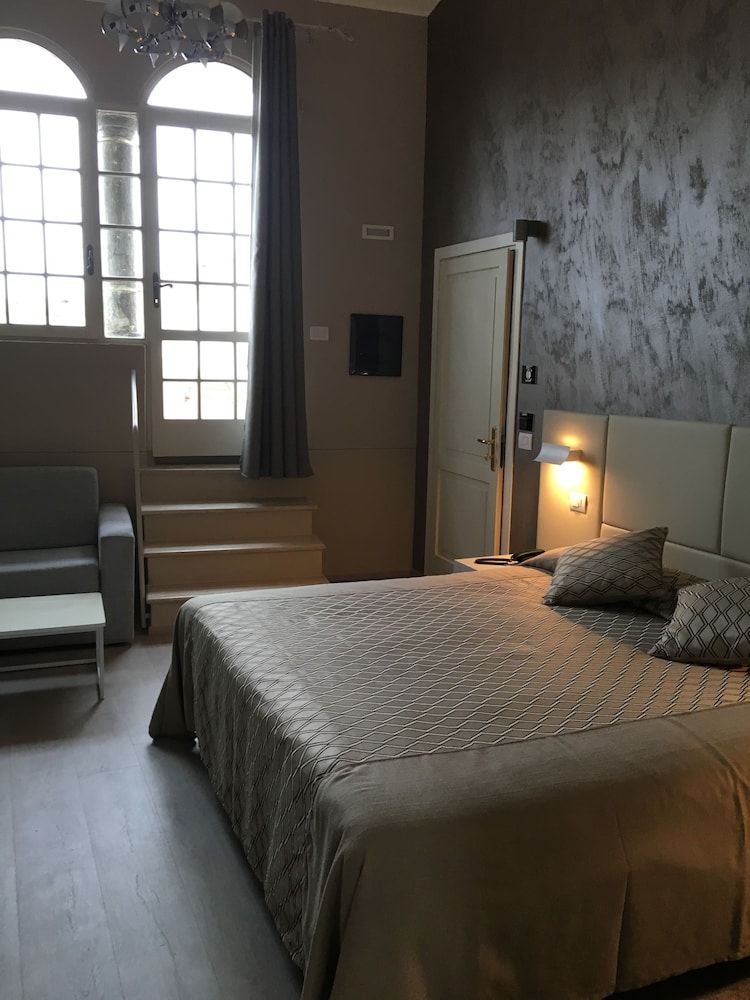 Albergo Trattoria Alessi Luxury Suite, 1 King Bed, Bathtub 9