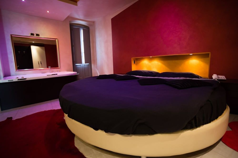 Albergo Trattoria Alessi Luxury Suite, 1 King Bed, Bathtub 7