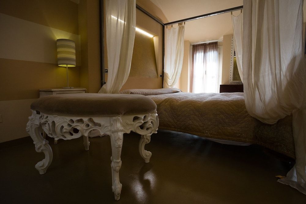 Albergo Trattoria Alessi Luxury Suite, 1 King Bed, Bathtub 3