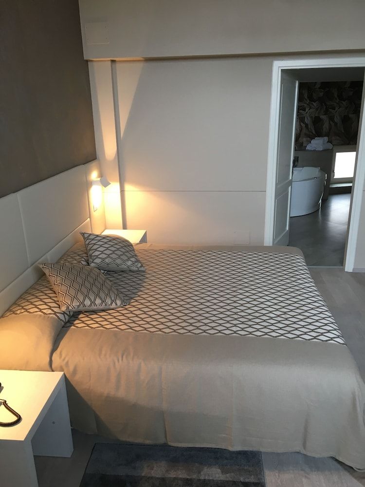 Albergo Trattoria Alessi Luxury Suite, 1 King Bed, Bathtub 2