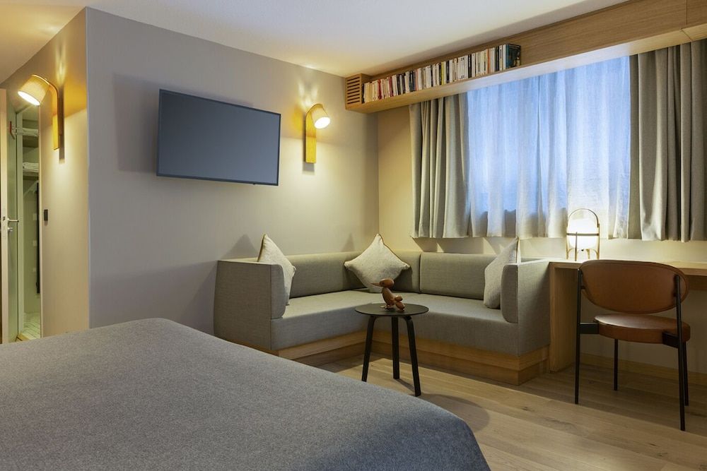 Family Room (2 adults 2 children )