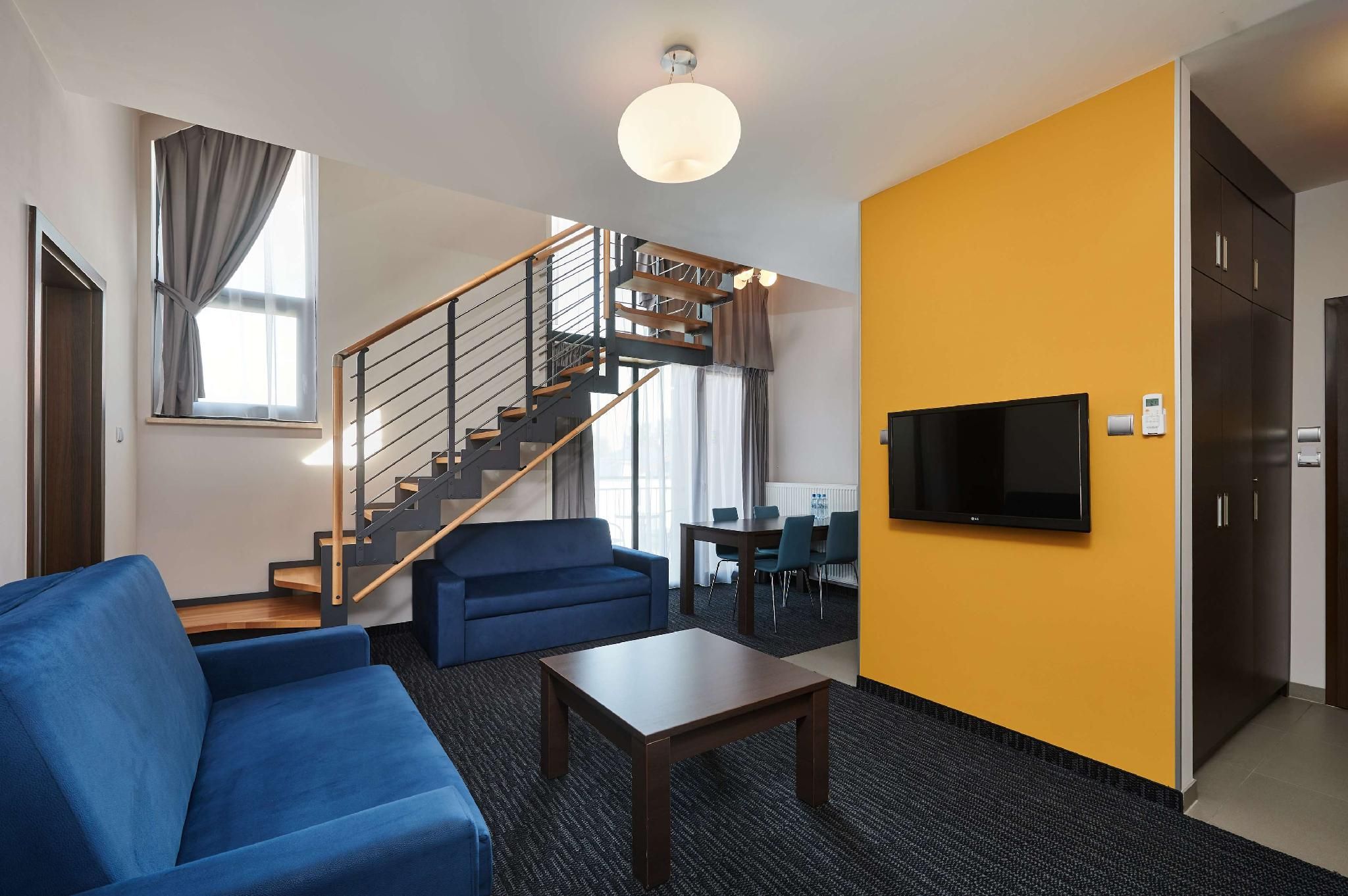 2 Bedrooms Suite - 4 Single Beds 65SQM Free WiFi Kitchenette Living Room