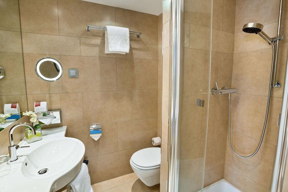 Austria Trend Hotel Ananas Classic Twin Room 8